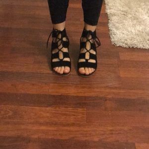 Steve Madden lace-up block heel- size 6